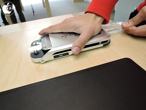 蘋果店可以免費(fèi)貼膜啦，但是買個(gè)膜230塊