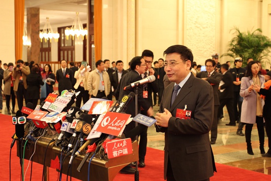 工信部部長(zhǎng)苗圩：預(yù)計(jì)今年新能源汽車(chē)有一倍以上增長(zhǎng)