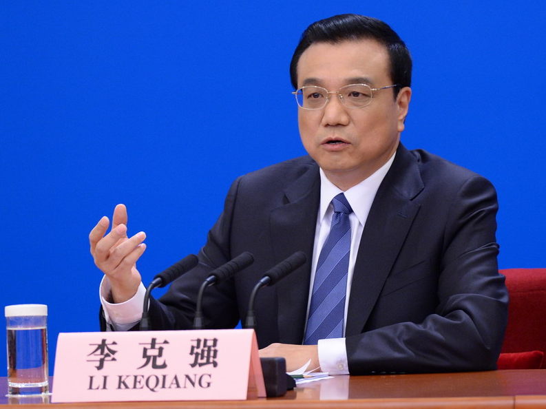 政府工作報告明確：加快建設新能源汽車充電設施