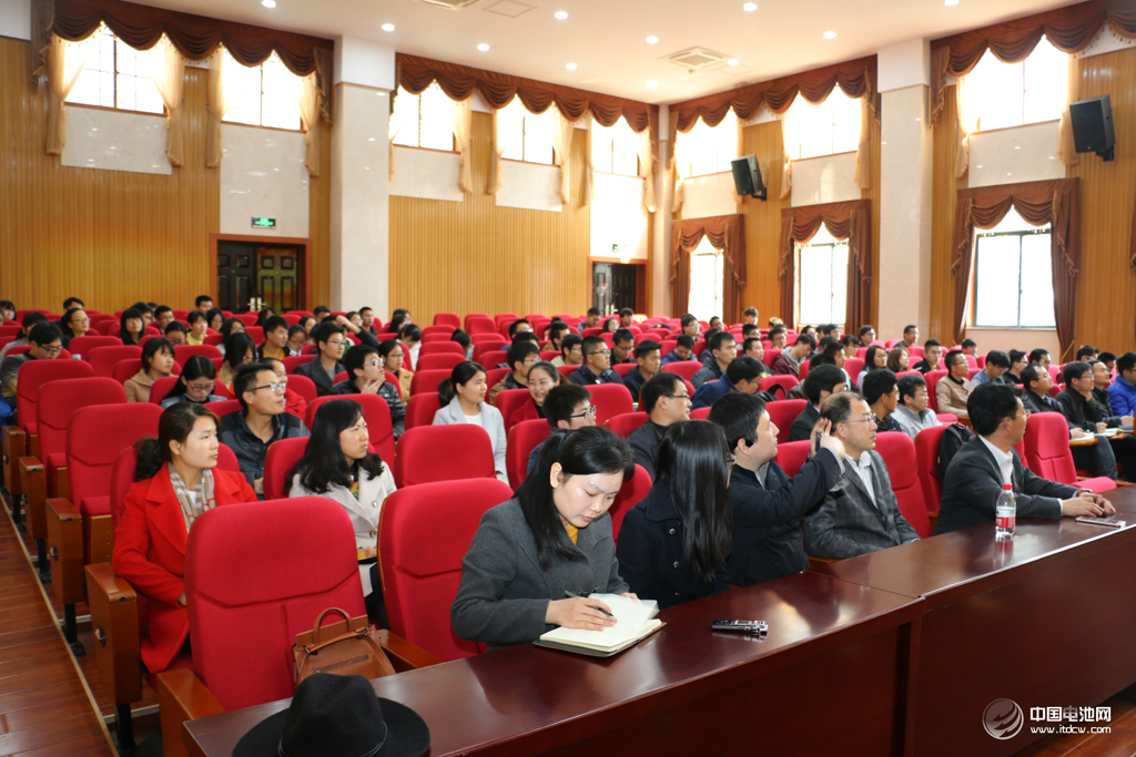 鋰電新能源產業鏈調研團一行在中南大學做專題報告