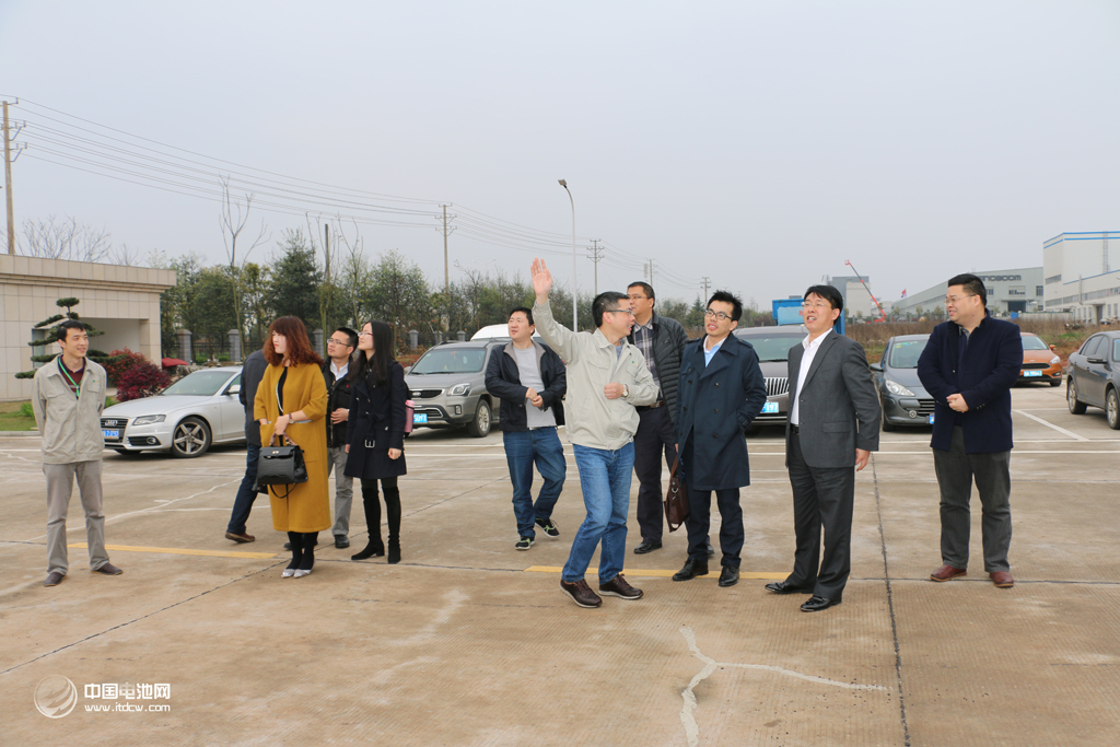 IMG_8662.JPG 調(diào)研團(tuán)一行與杉杉能源相關(guān)領(lǐng)導(dǎo)合影留念