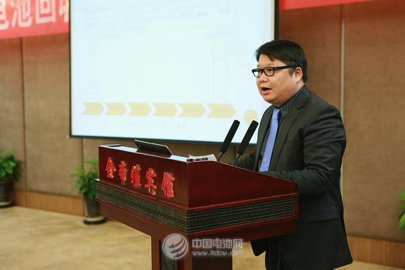 贛州市豪鵬科技有限公司總經(jīng)理區(qū)漢成主持會(huì)議 