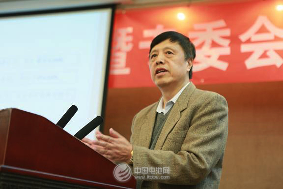 中國(guó)物資再生協(xié)會(huì)常務(wù)副會(huì)長(zhǎng)、資源強(qiáng)制回收產(chǎn)業(yè)技術(shù)創(chuàng)新戰(zhàn)略聯(lián)盟劉強(qiáng)理事長(zhǎng)發(fā)言