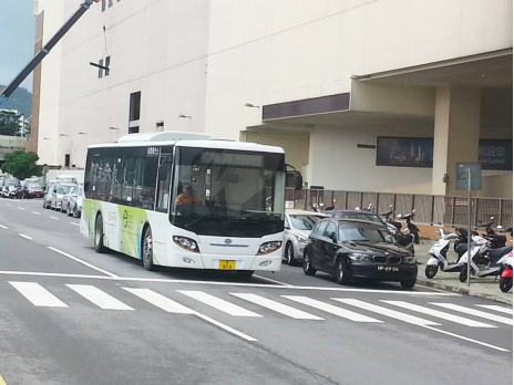 深圳五洲龍集團(tuán)純電動(dòng)公交車(chē)FDG6113EVG在澳門(mén)運(yùn)營(yíng)