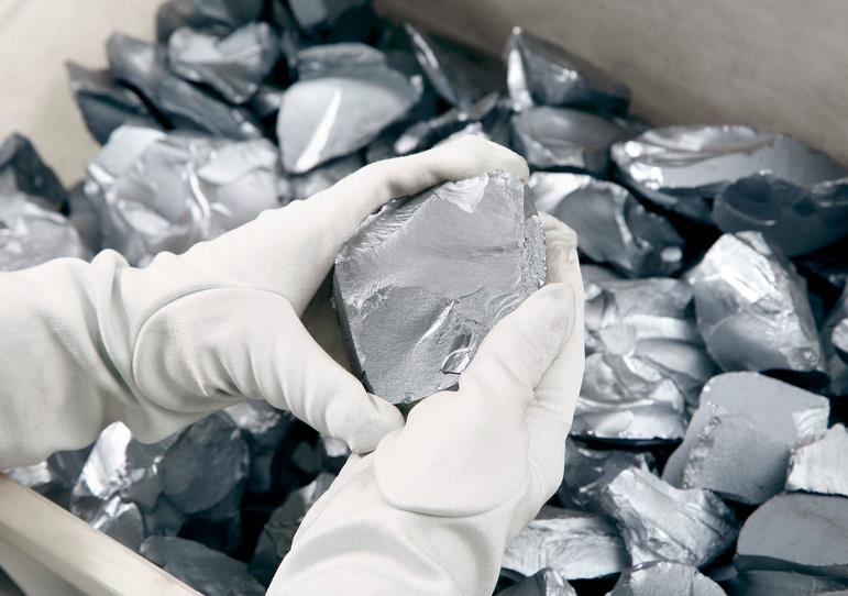 王勃華:2015年國產多晶硅產量超16.5萬噸 無需依賴進口 王勃華:2015年國產多晶硅產量超16.5萬噸 無需依賴進口