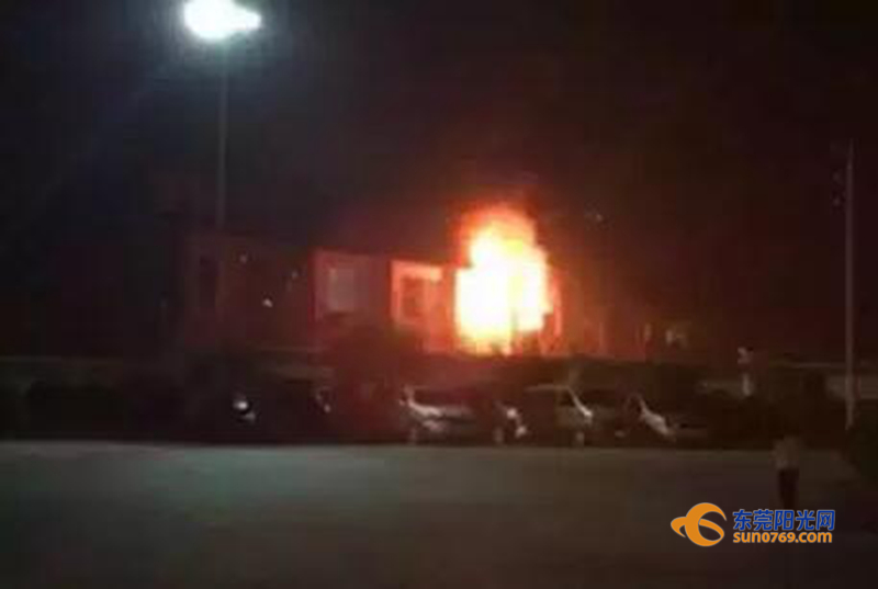 廣東深圳：中準(zhǔn)能源廢舊圓柱鋰電池堆冒煙起火 無傷亡