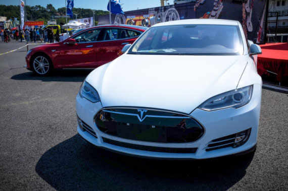 特斯拉首季虧損 2018年欲實現年產50萬輛電動車 特斯拉首季虧損 2018年欲實現年產50萬輛電動車