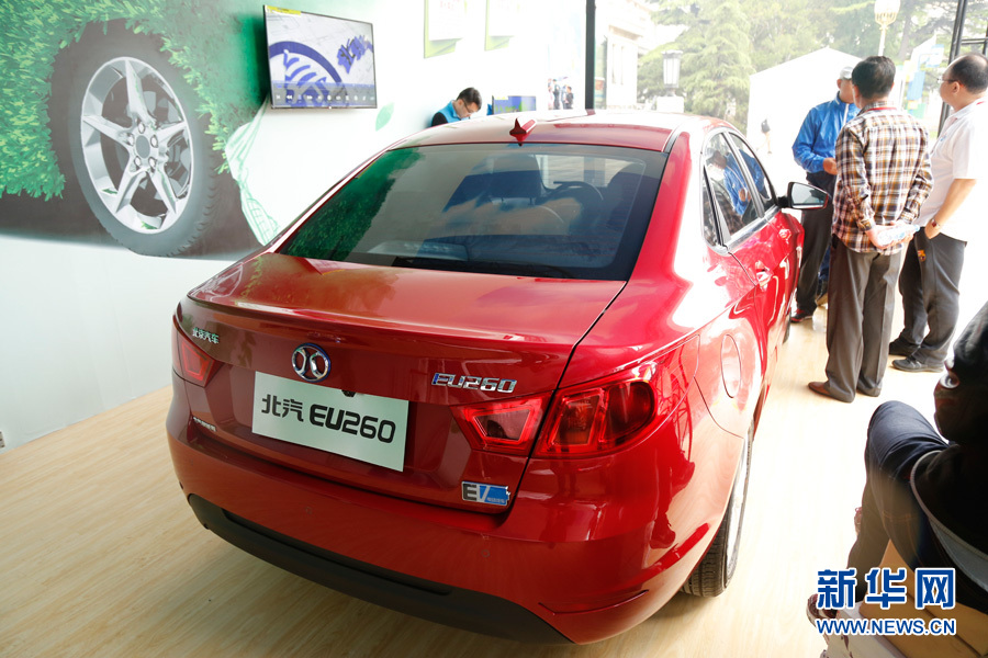 北汽EU260在北京科技周主場亮相 新能源車未來已來 北汽EU260在北京科技周主場亮相 新能源車未來已來