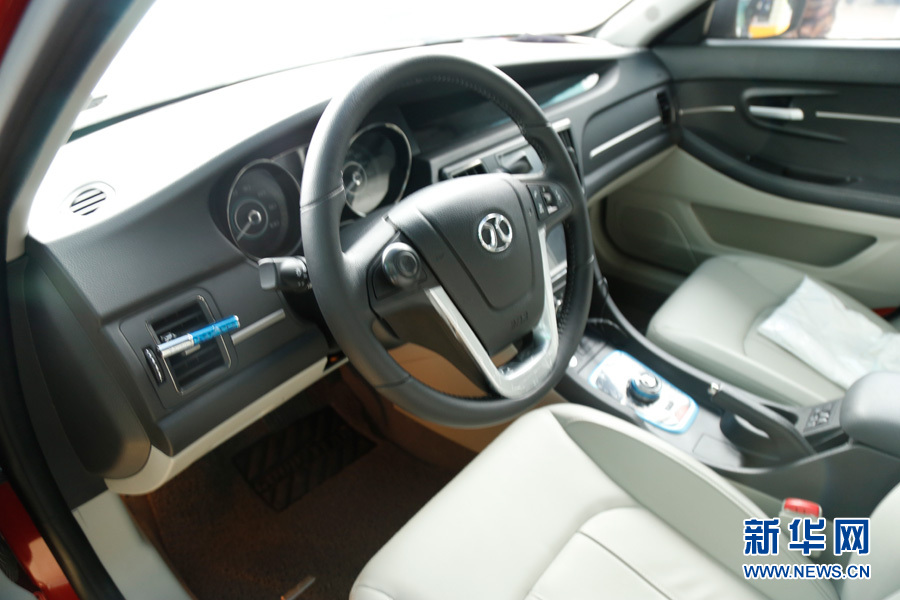 北汽EU260在北京科技周主場亮相 新能源車未來已來 北汽EU260在北京科技周主場亮相 新能源車未來已來