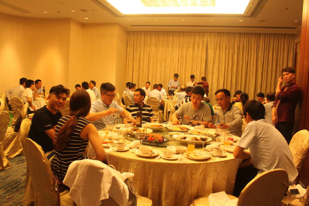 宴會(huì)現(xiàn)場(chǎng)