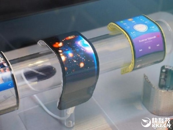 屏幕主板電池都能彎曲！聯(lián)想展示真正柔性手機(jī)