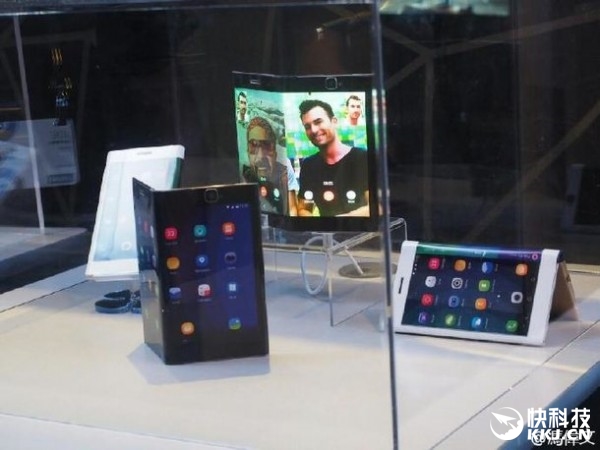 屏幕主板電池都能彎曲！聯(lián)想展示真正柔性手機(jī)