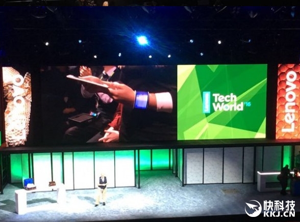 屏幕主板電池都能彎曲！聯(lián)想展示真正柔性手機(jī)