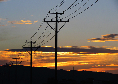 電線桿還能做充電樁！南京鐵塔研發“一桿六用”新基站