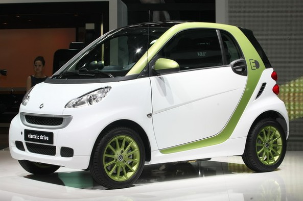 新能源汽車產(chǎn)銷同比倍增 三領(lǐng)域6只龍頭股掀投資熱潮