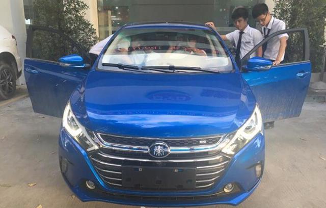 比亞迪秦100實(shí)車曝光