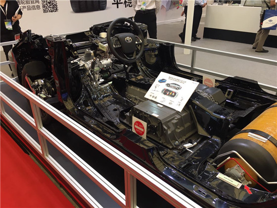 豐田氫燃料電池車“未來”內部結構