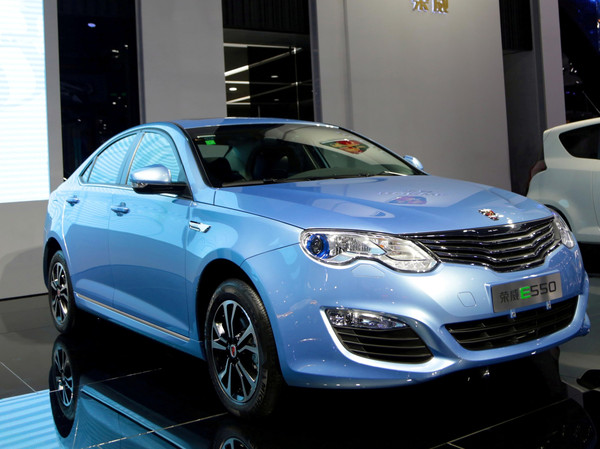 上半年我國汽車產銷保持穩定增長 新能源汽車牽引行業轉型 上半年我國汽車產銷保持穩定增長 新能源汽車牽引行業轉型