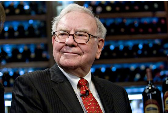 巴菲特今年二季度持現創紀錄 坐擁727億美元這次想買誰? 巴菲特今年二季度持現創紀錄 坐擁727億美元這次想買誰?