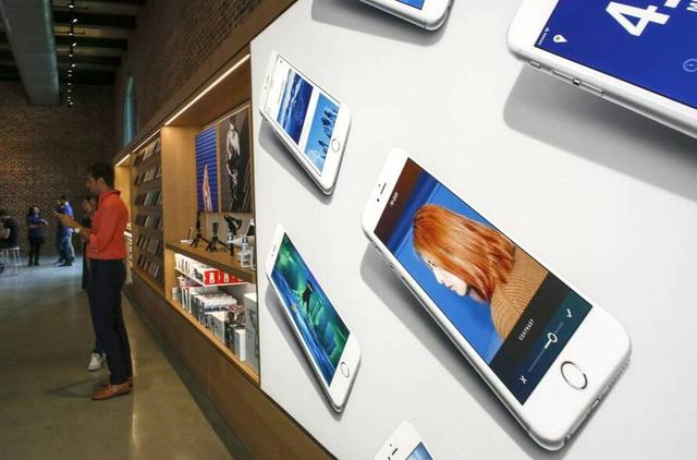 智能手機(jī)創(chuàng)新停滯 IDC今年出貨量增長預(yù)期砍一半 智能手機(jī)創(chuàng)新停滯 IDC今年出貨量增長預(yù)期砍一半