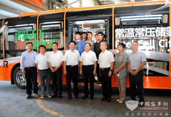 湖北首臺氫燃料電池客車在揚子江研制成功