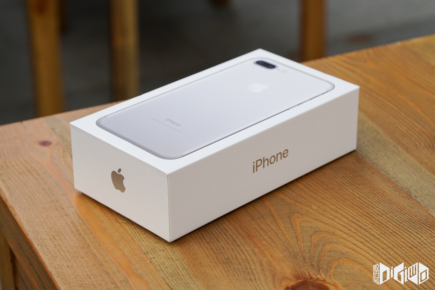 iPhone 7 Plus銀色開箱 續(xù)航時間比iPhone 6s高2小時