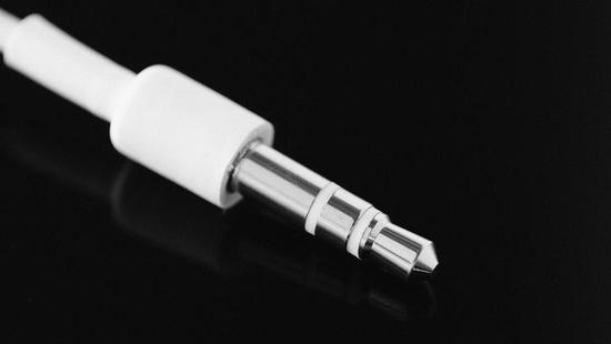 外媒談Note7爆炸:三星應取消3.5mm耳機孔 緩解電池壓力 外媒談Note7爆炸:三星應取消3.5mm耳機孔 緩解電池壓力