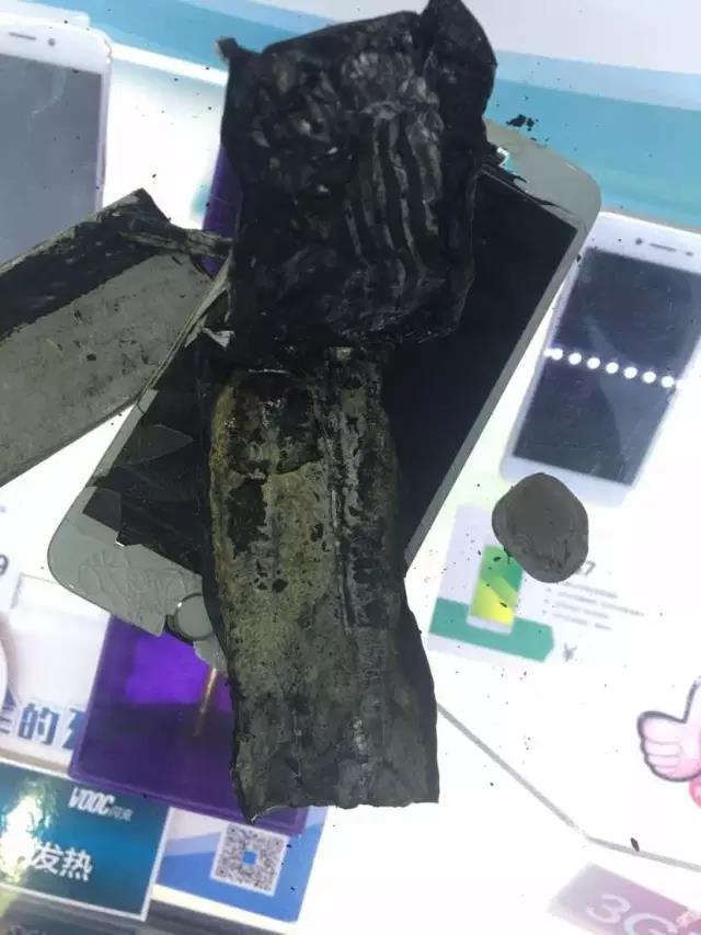 iPhone在中國(guó)也炸了 充電時(shí)手機(jī)直接炸開(kāi)差點(diǎn)著火