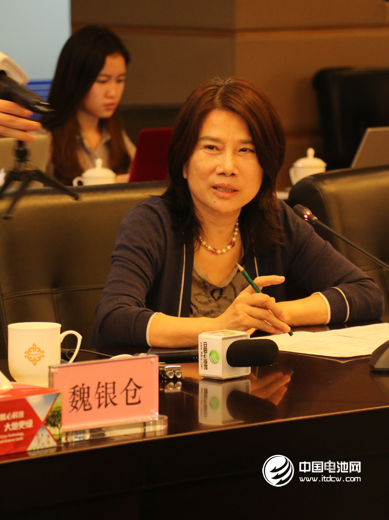 格力電器暫解“被舉牌”警報(bào) 董明珠重申無(wú)論如何都要造車(chē) 格力電器暫解“被舉牌”警報(bào) 董明珠重申無(wú)論如何都要造車(chē)