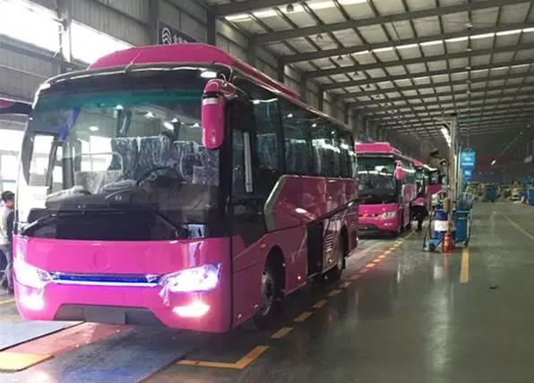 廈門金龍旅行車成功下線 裝配雄韜EV動力電池 廈門金龍旅行車成功下線 裝配雄韜EV動力電池