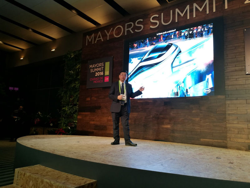 王傳福先生發(fā)表主題演講:城市交通解決方案“從治污到治堵” 王傳福先生發(fā)表主題演講:城市交通解決方案“從治污到治堵”