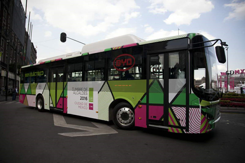 服務于峰會的比亞迪純電動巴士