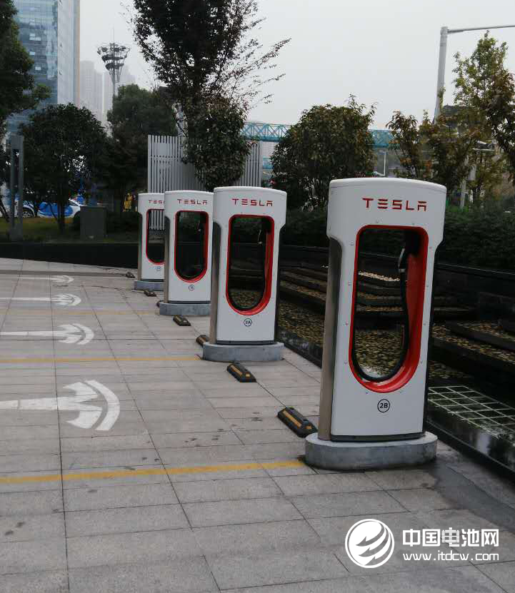 特斯拉宣布結束終身免費充電政策 不少車主表示支持 特斯拉宣布結束終身免費充電政策 不少車主表示支持