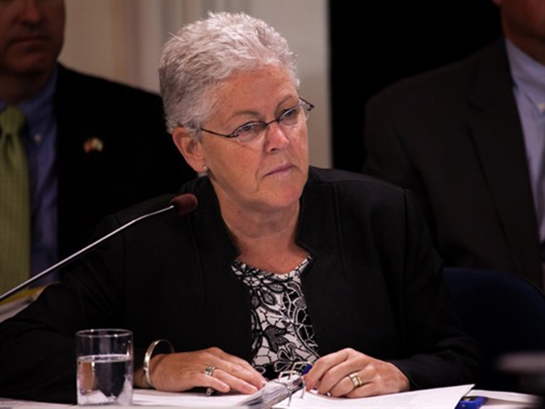 堅(jiān)定推動(dòng)燃油經(jīng)經(jīng)濟(jì)性中期評(píng)估的前環(huán)保署長(zhǎng)吉娜女士