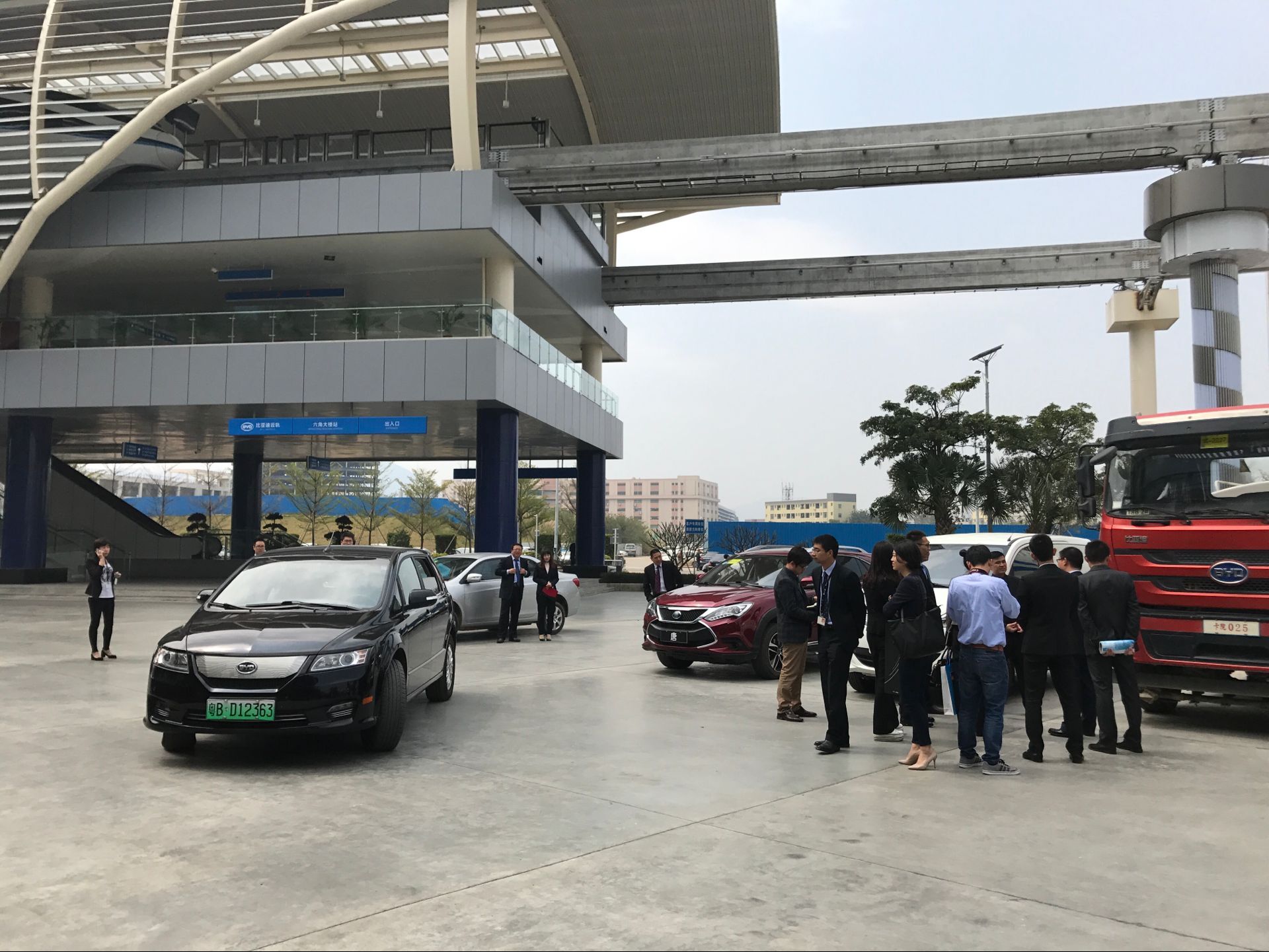 調(diào)研團一行參觀比亞迪產(chǎn)業(yè)園 調(diào)研團一行參觀比亞迪產(chǎn)業(yè)園