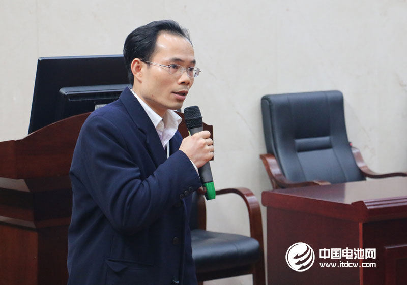 湖南長遠鋰科有限公司總經理助理/金瑞科技電池材料技術中心副主任黃承煥發(fā)表主題演講 湖南長遠鋰科有限公司總經理助理/金瑞科技電池材料技術中心副主任黃承煥發(fā)表主題演講