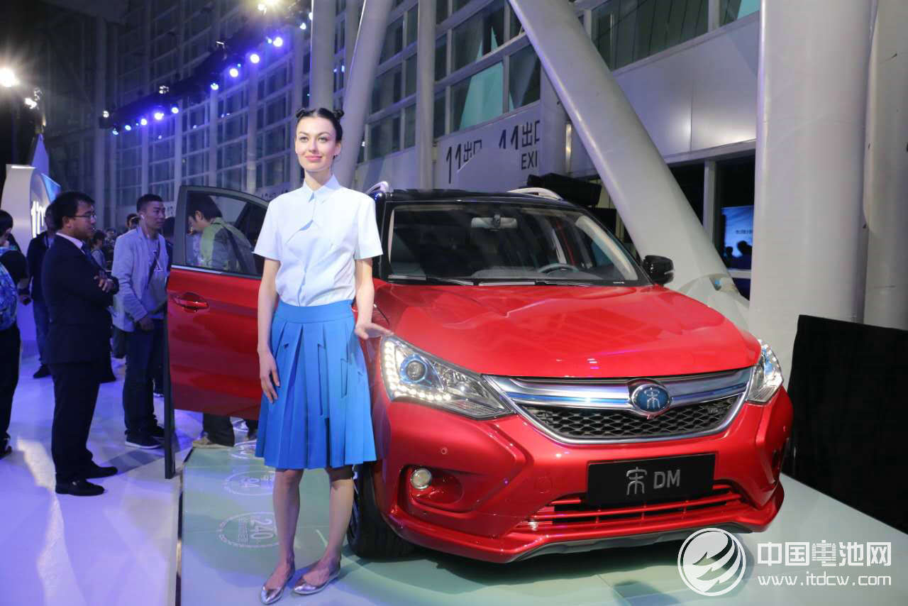 比亞迪在上海東方體育館舉行“2017 BYD DREAMS 綠色出行夢想盛典” 比亞迪在上海東方體育館舉行“2017 BYD DREAMS 綠色出行夢想盛典”