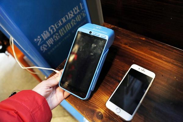 共享充電寶突然躥紅 一年消費20元比自買劃算？