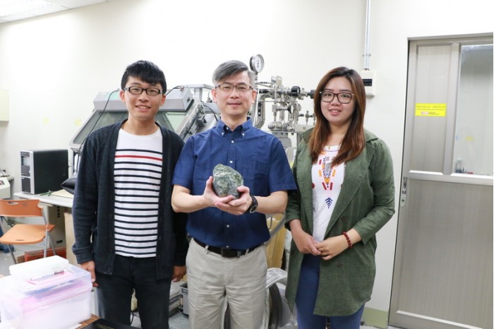 臺灣教授成功研制天然礦電池 比石墨烯更優(yōu)異 臺灣教授成功研制天然礦電池 比石墨烯更優(yōu)異