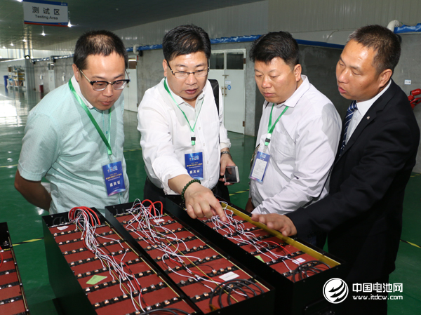 與會嘉賓參觀奧冠集團(tuán)山東生產(chǎn)基地