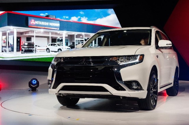 電動汽車遠途行駛遭遇充電難題 推動混合動力汽車發展