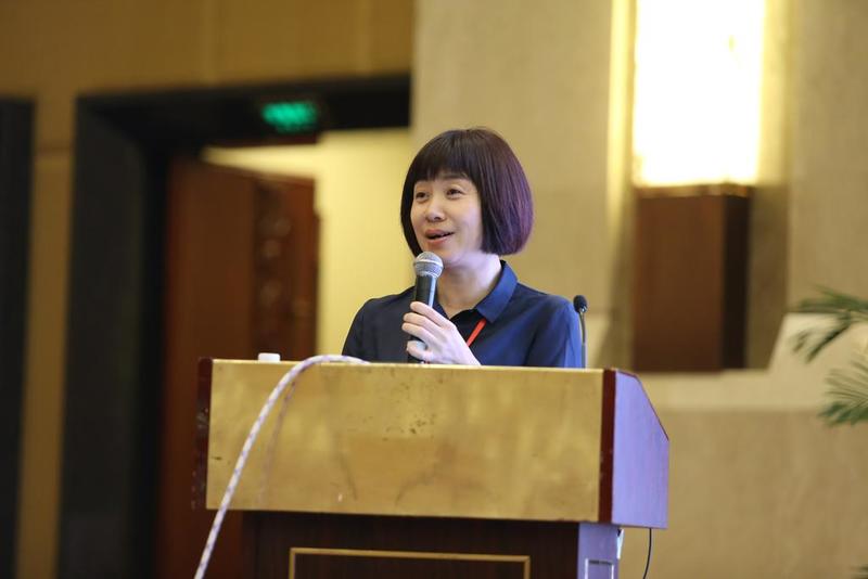 沈陽蓄電池研究所、中國電器工業協會鉛酸蓄電池分會的部長梁晶晶正在演講