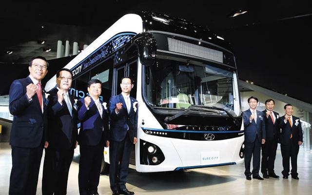 現代發布首款電動巴士 續航里程290公里 現代發布首款電動巴士 續航里程290公里