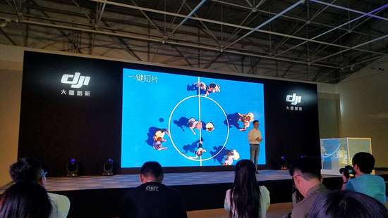 大疆展示“曉”Spark掌上無(wú)人機(jī) 大疆展示“曉”Spark掌上無(wú)人機(jī)