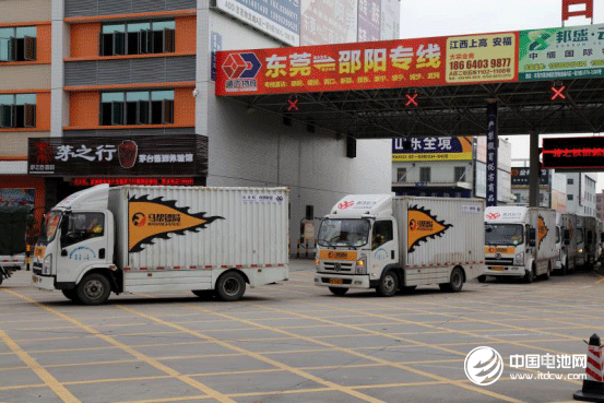 馬幫鏢局用新沃運力純電動物流車送貨