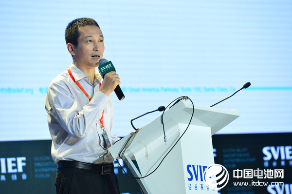 銀隆新能源天津產(chǎn)業(yè)園常務(wù)副總裁王懷斌發(fā)表“綠色交通改變社會(huì)交通形態(tài)”主旨演講