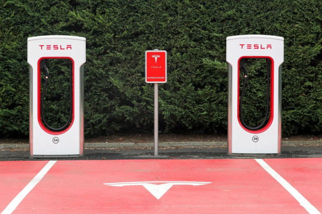 特斯拉開發(fā)無人駕駛充電卡車 拉攏運輸行業(yè)一起建設(shè)充電樁