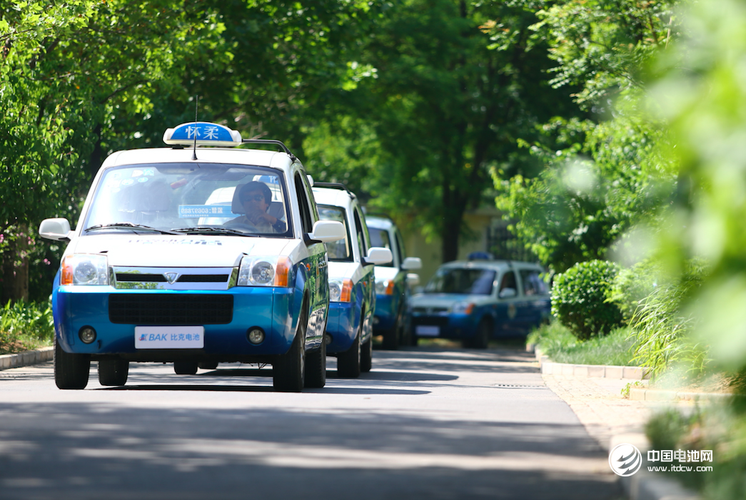 電動汽車的一大步 專家研究“邊行駛邊充電”技術 電動汽車的一大步 專家研究“邊行駛邊充電”技術