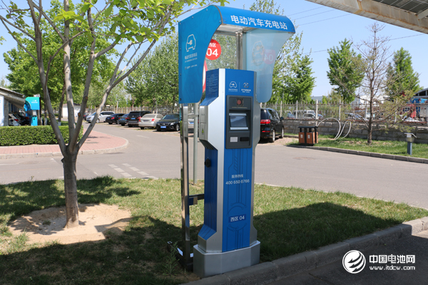 中國爭當(dāng)電動汽車主導(dǎo)者 年底前擬在全國安裝80萬個充電樁