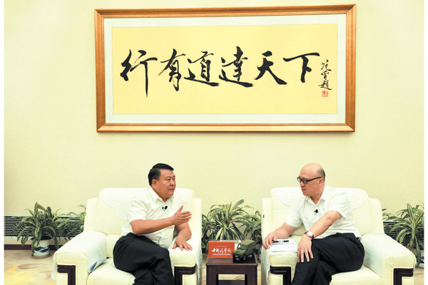 訪談嘉賓：北汽集團董事長 徐和誼 訪談主持：《中國汽車報》社社長 何 偉